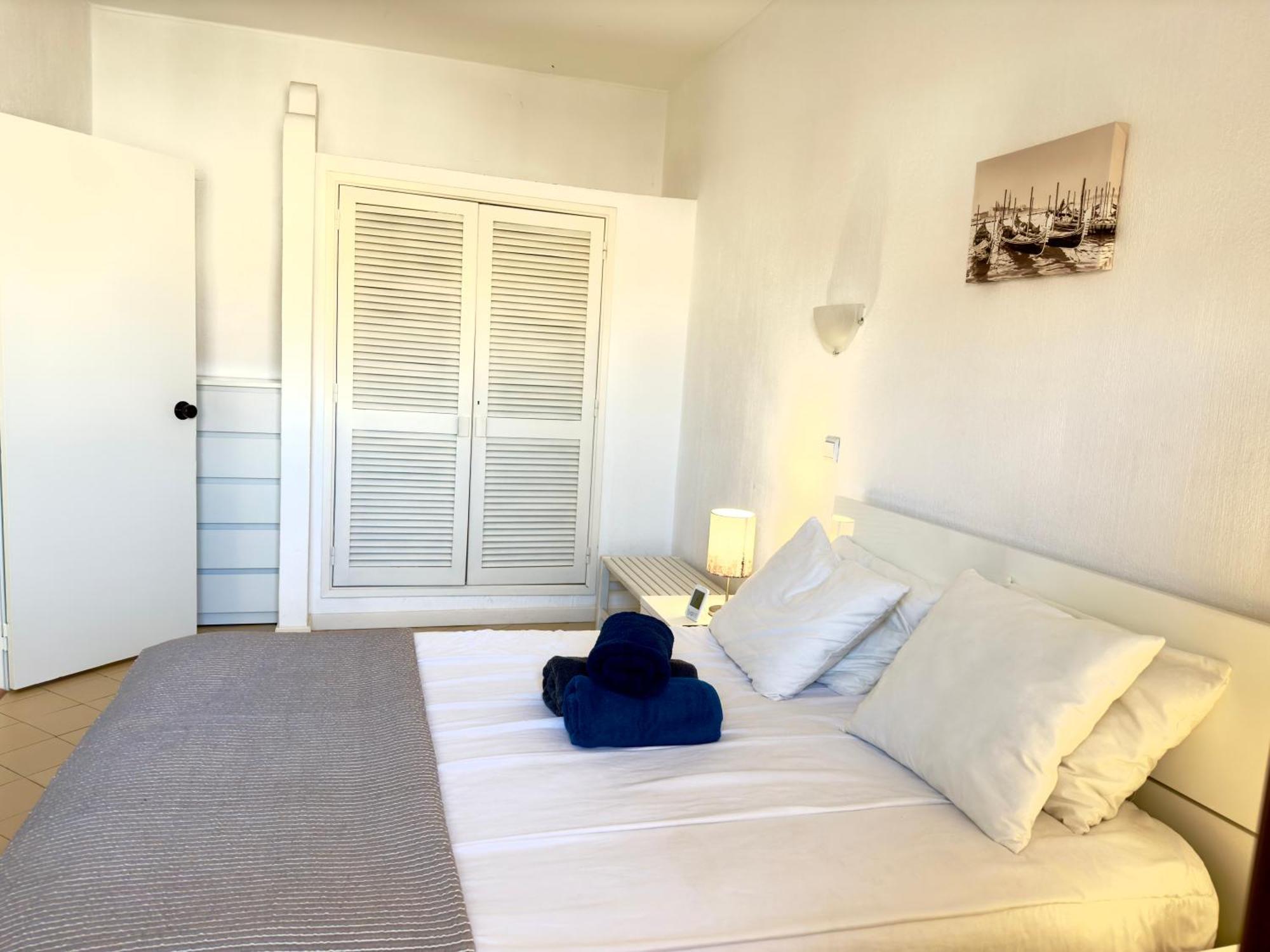Les 3 Dauphins In Appartement Albufeira